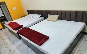 Kumkum Gest House